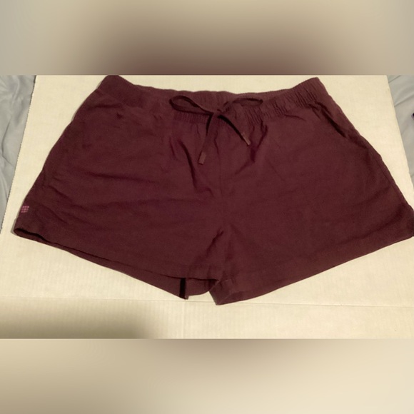 Title Nine Women’s XL Shorts Wine Color - Picture 1 of 7